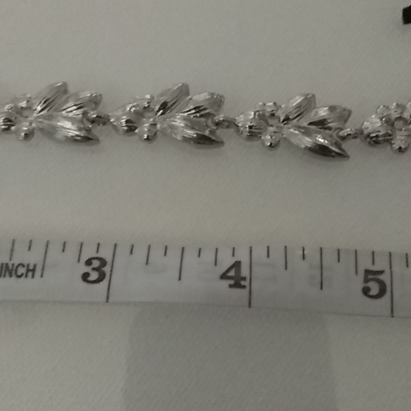 Faux diamond and rhinestone choker necklace. - Picture 8 of 8